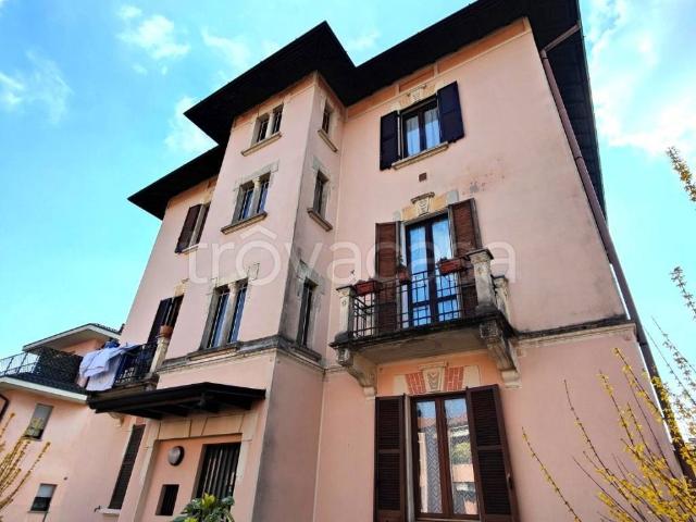 Appartamento in affitto a Valle Olona, Varese