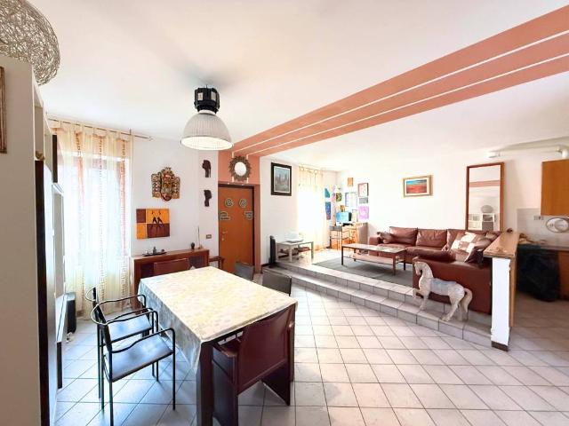 Appartamento in affitto a Vedano Al Lambro, Lombardia