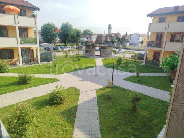 Appartamento in affitto a Vellezzo Bellini, Lombardia