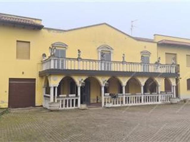 Appartamento in affitto a Vernate, Milano