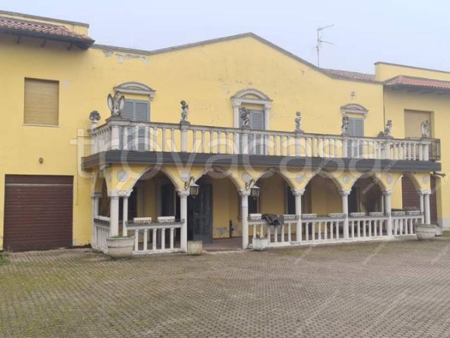 Appartamento in affitto a Vernate, Milano