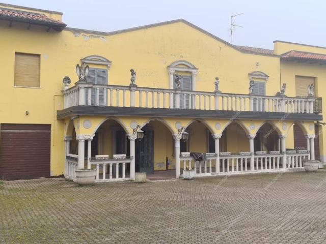 Appartamento in affitto a Vernate, Milano