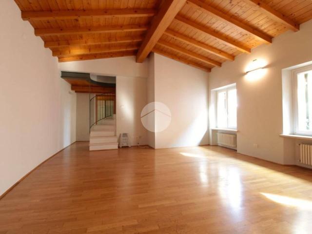 Appartamento in affitto a Centro storico, Brenzone