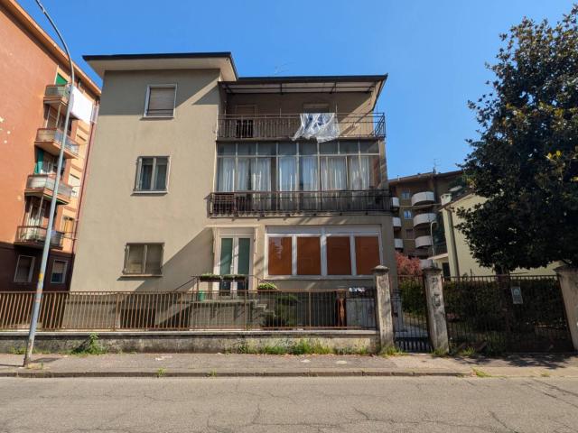 Appartamento in affitto a Ovest, Brenzone