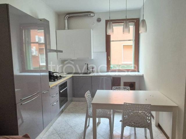 Appartamento in affitto a Est, Brenzone
