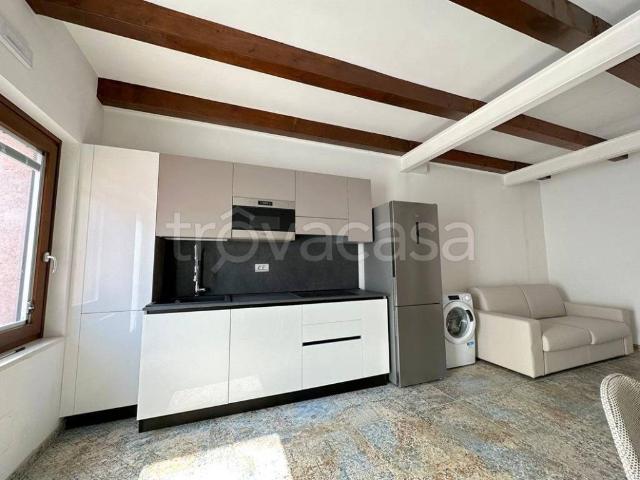 Appartamento in affitto a Sud-Ovest, Brenzone