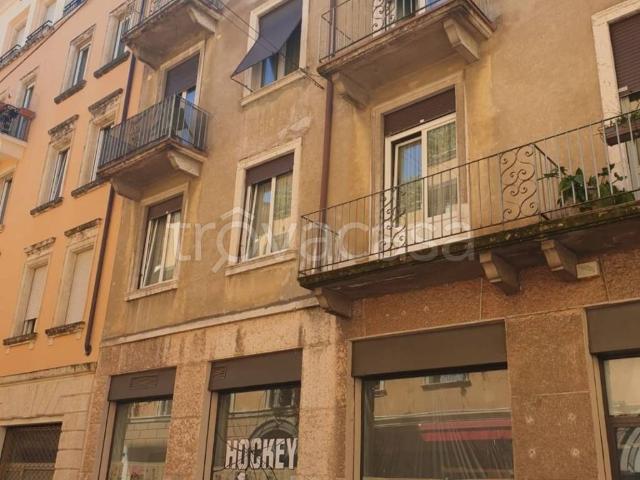 Appartamento in affitto a Centro storico, Brenzone