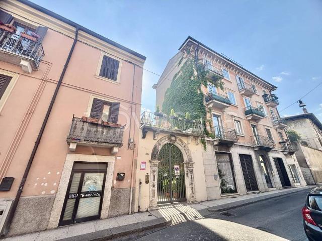 Appartamento in affitto a Centro storico, Brenzone