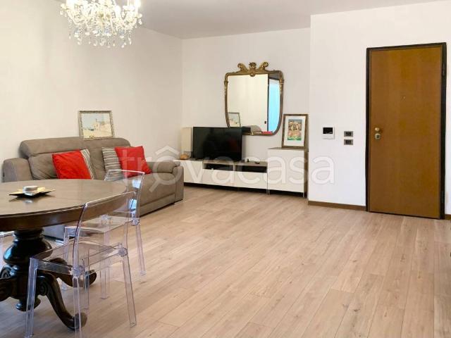 Appartamento in affitto a Ovest, Brenzone