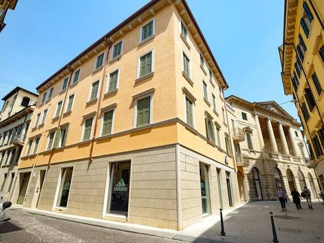 Appartamento in affitto a Centro storico, Brenzone