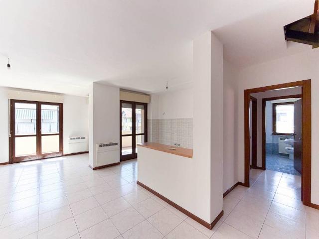 Appartamento in affitto a Ovest, Brenzone