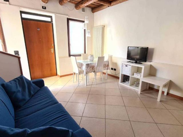 Appartamento in affitto a Borgo Roma, Verona