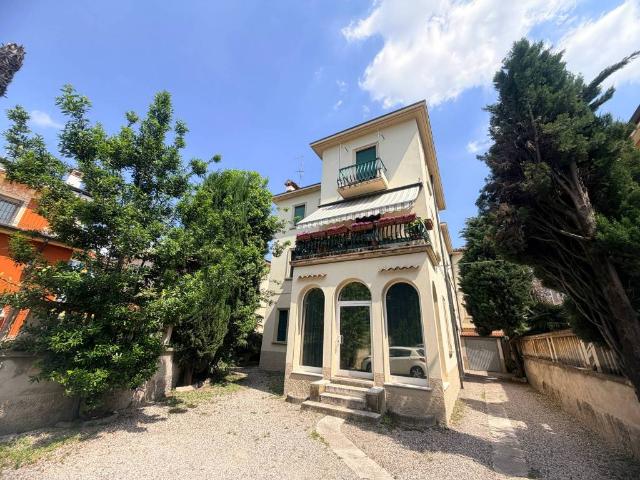 Appartamento in affitto a Centro storico, Brenzone