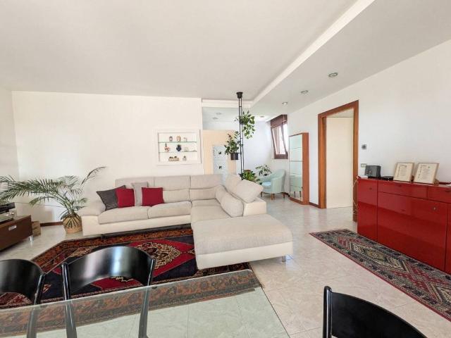 Appartamento in affitto a Ovest, Brenzone