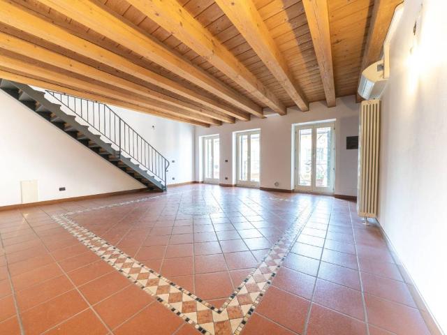 Appartamento in affitto a Centro storico, Brenzone