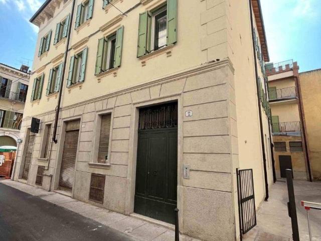Appartamento in affitto a Veronetta, Verona
