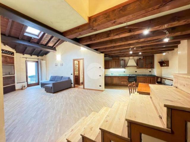 Appartamento in affitto a Centro storico, Brenzone