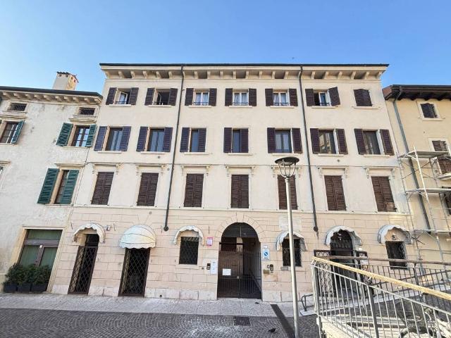 Appartamento in affitto a Centro storico, Brenzone
