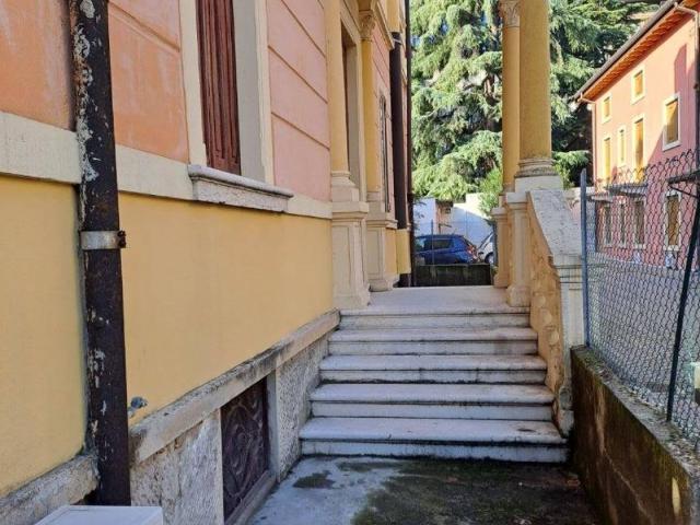 Appartamento in affitto a Borgo Roma, Verona