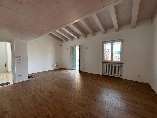 Appartamento in affitto a Nord-Est, Brenzone