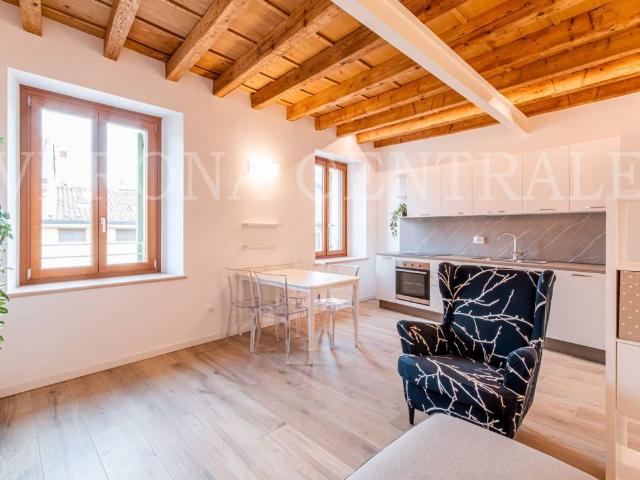 Appartamento in affitto a Veronetta, Brenzone