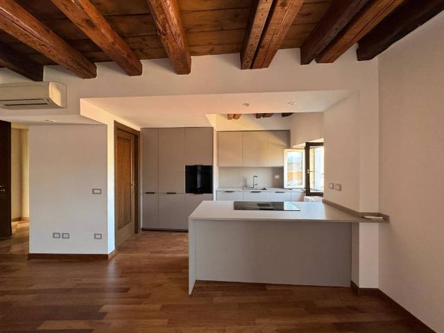 Appartamento in affitto a Centro storico, Brenzone