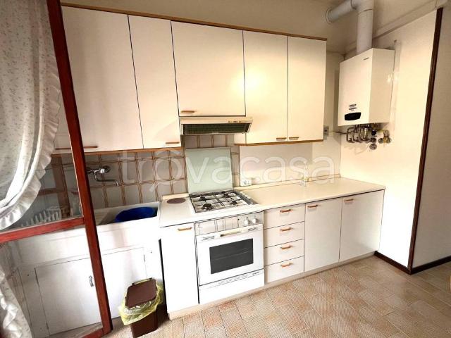 Appartamento in affitto a Teggiano, Campania