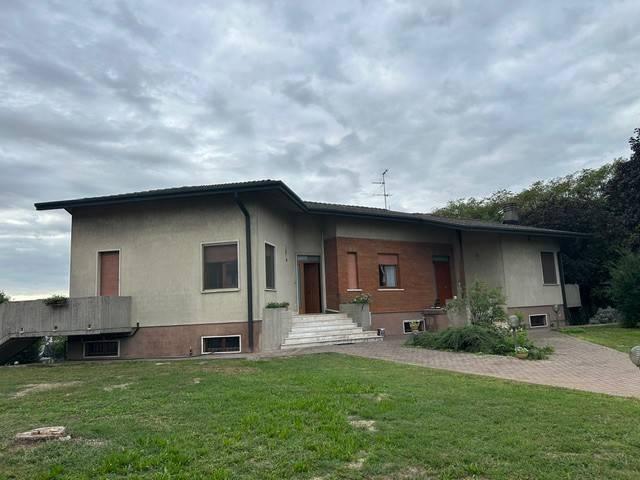 Appartamento in affitto a Castel d'Azzano, Verona