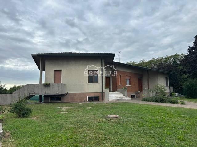 Appartamento in affitto a Castel d'Azzano, Verona
