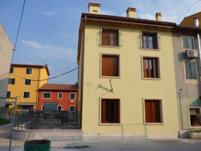 Appartamento in affitto a Dossobuono, Villafranca di Verona