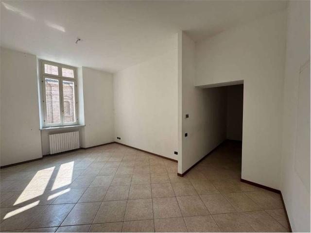 Appartamento in affitto a Voghera, Pavia