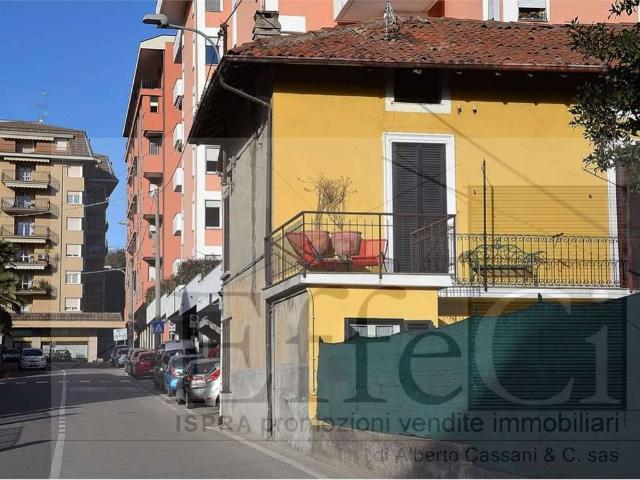 Appartamento in affitto a Angera, Varese