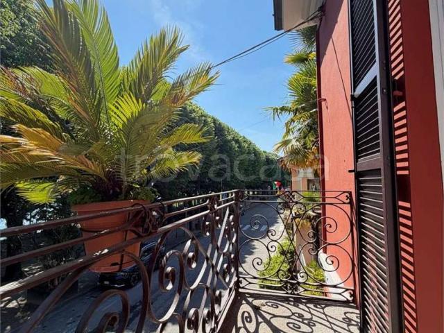 Appartamento in affitto a Angera, Lombardia