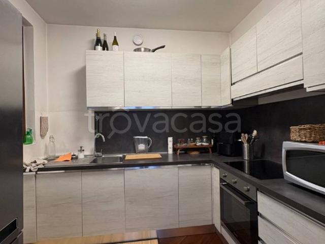 Appartamento in affitto a Azzate, Varese