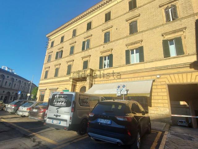 Appartamento in affitto a Centro storico, Marche