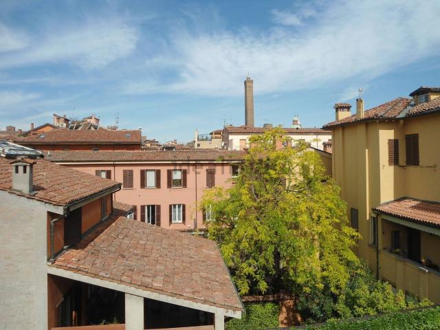 Attico in affitto a Galvani, Bologna
