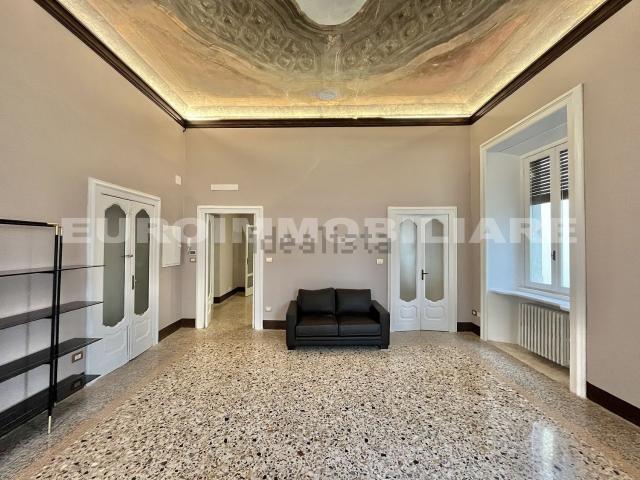 Appartamento in affitto a Zona Centro, Brescia
