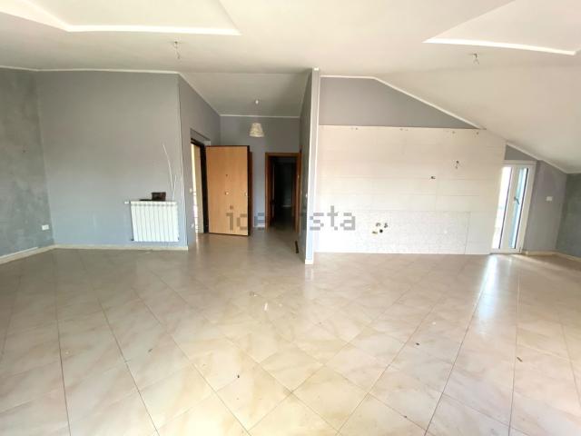 Attico in affitto a Giugliano In Campania, Campania
