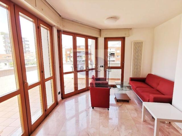 Attico in affitto a Municipio 6, Milano