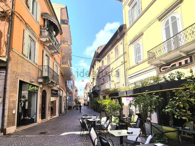 Appartamento in affitto a Albula centro, Marche