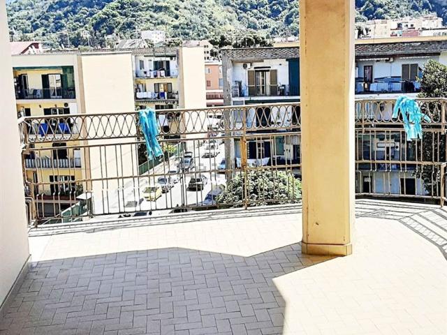 Appartamento in affitto a Coroglio, Campania