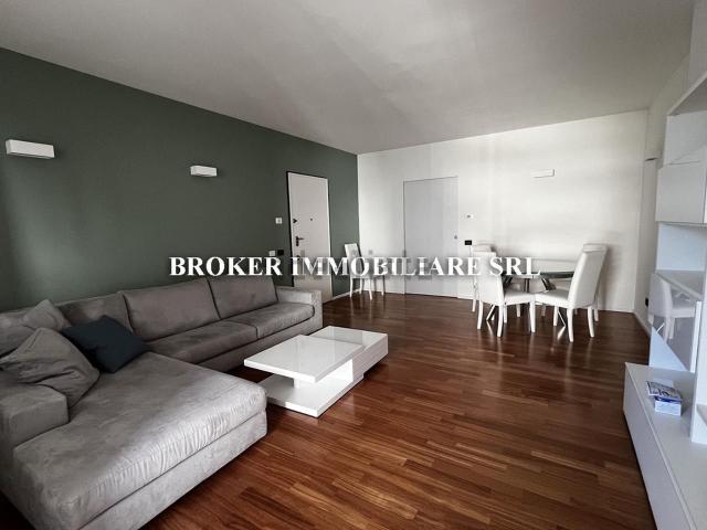 Appartamento in affitto a Municipio 9, Milano