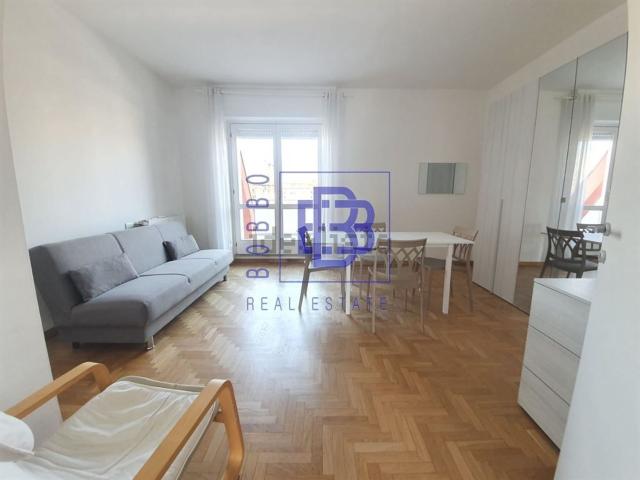 Appartamento in affitto a Municipio 4, Milano