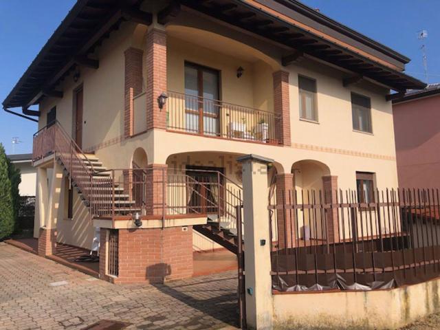 Appartamento in affitto a Castronno, Lombardia