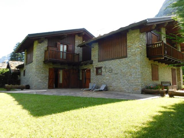Appartamento in affitto a Courmayeur, Aosta