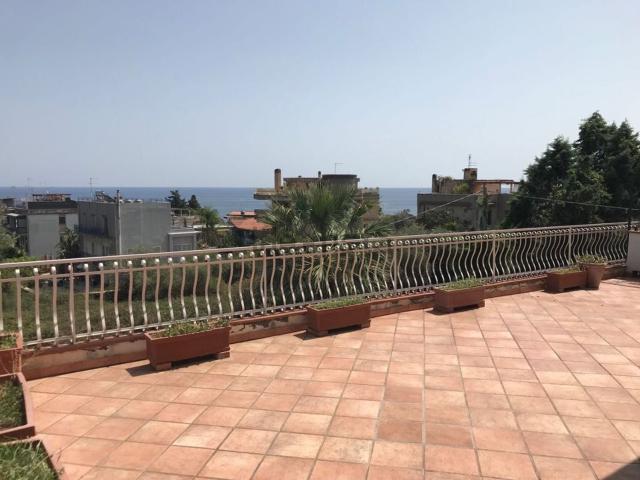 Attico in affitto a Aci Castello, Sicilia