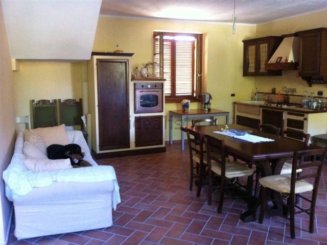 Appartamento in affitto a Valtopina, Umbria