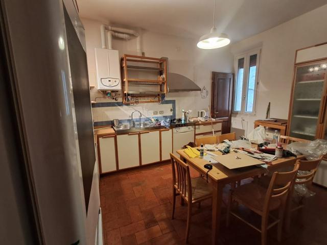 Appartamento in affitto a Sant'Agostino città-Porta Castello, Re