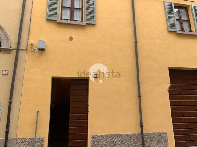 Appartamento in affitto a Santo Stefano città, Re