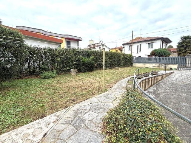 Appartamento in affitto a Albiate, Lombardia